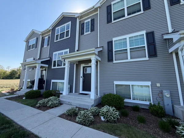 $2,750 | 2509 BELLA Drive, Pingree Grove, IL 60140