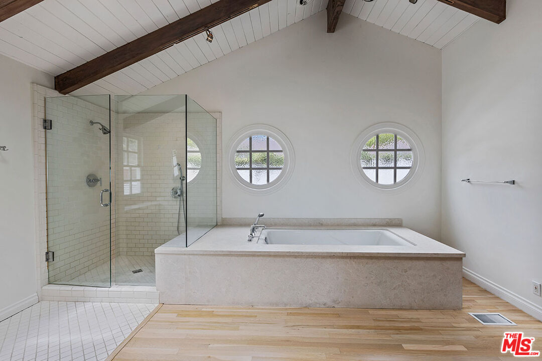 1462 Rising Glen Road Los Angeles, CA 90069 - Photo 27 of 40 a spacious bathroom with a bathtub and a shower