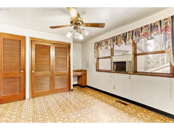 $399,900 | 16659 Southeast Powell Boulevard, Portland, OR 97236