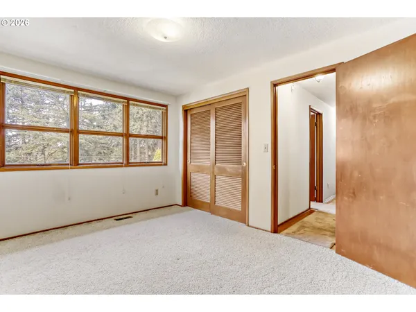 $399,900 | 16659 Southeast Powell Boulevard, Portland, OR 97236