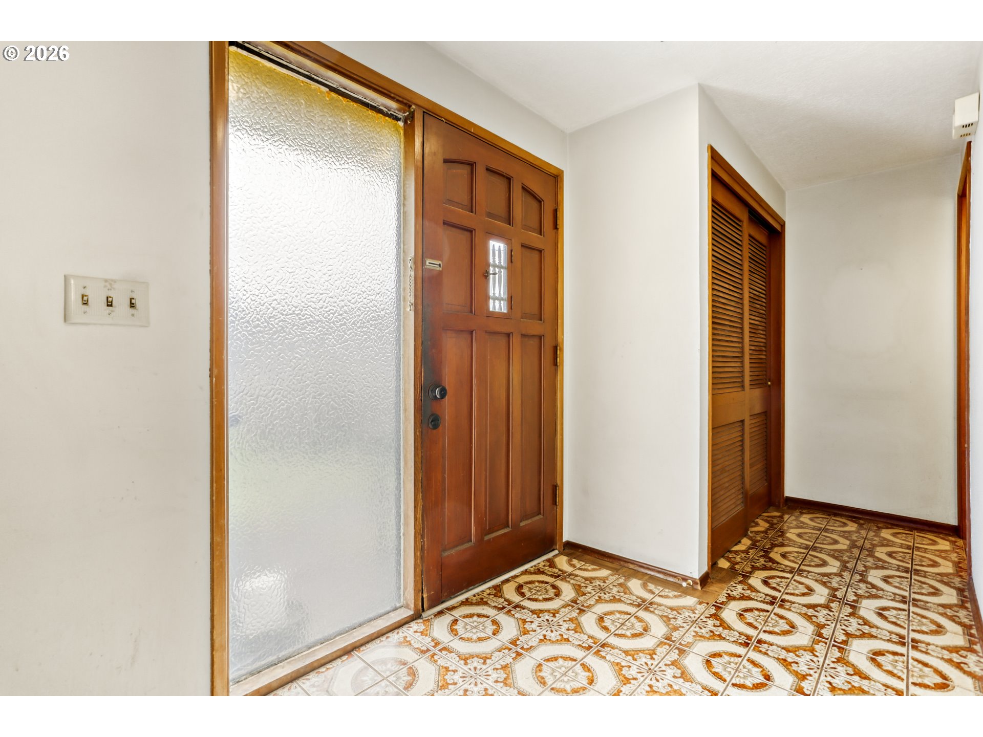 16659 Southeast Powell Boulevard Portland, OR 97236 - Photo 3 of 27 Entrance/Foyer