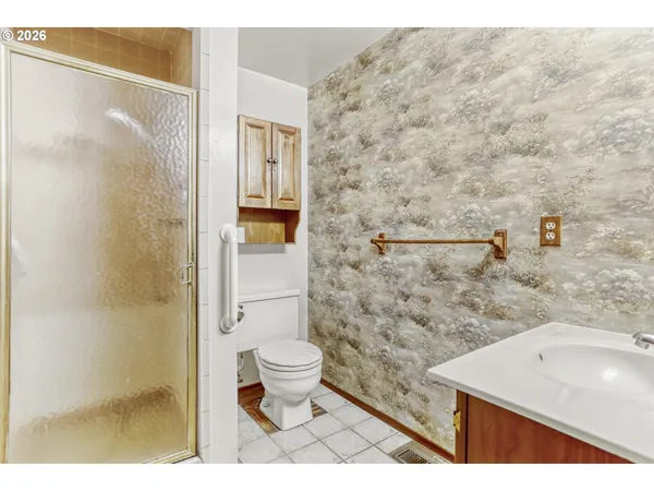 $399,900 | 16659 Southeast Powell Boulevard, Portland, OR 97236