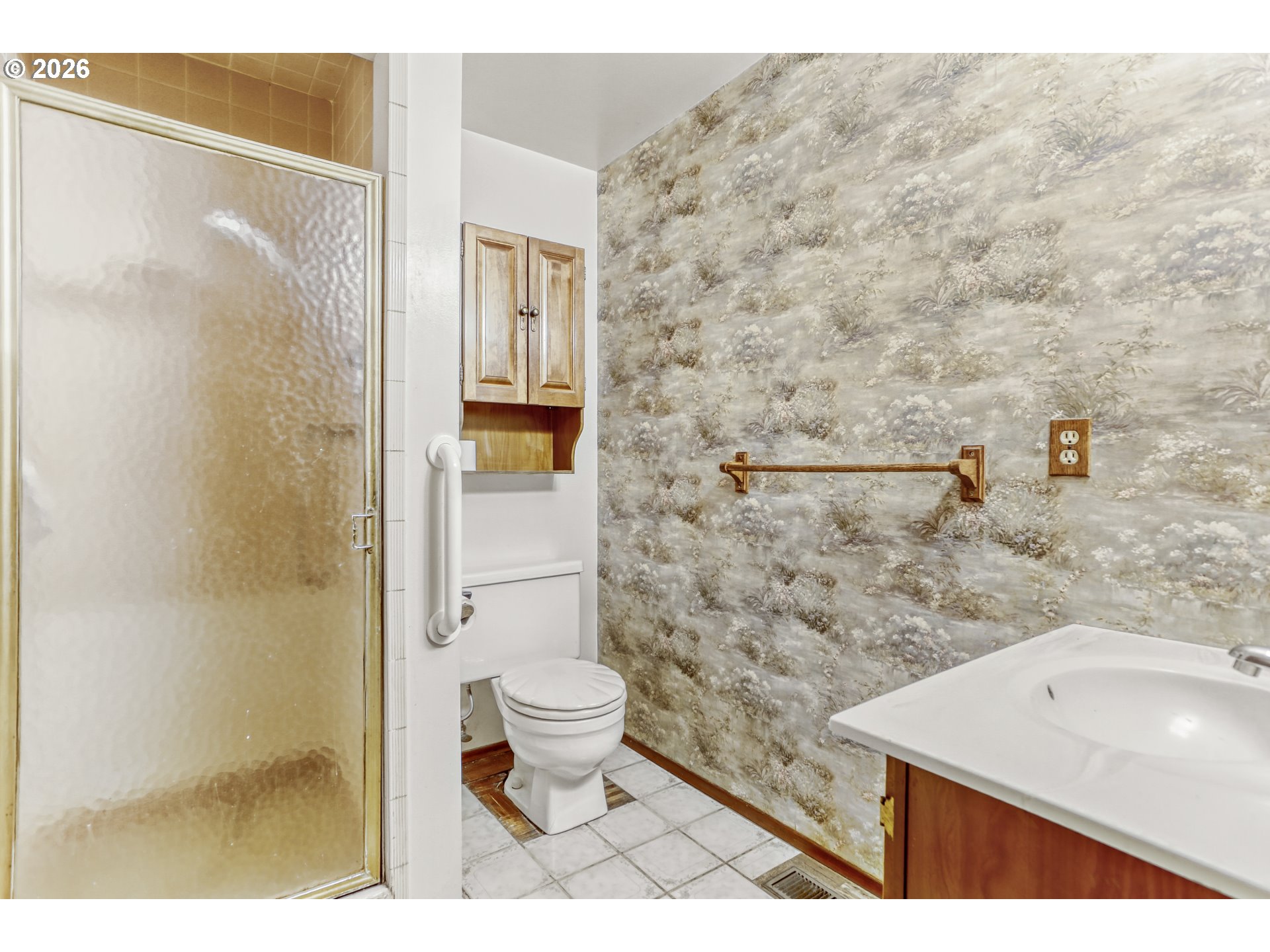 16659 Southeast Powell Boulevard Portland, OR 97236 - Photo 6 of 27 Bathroom