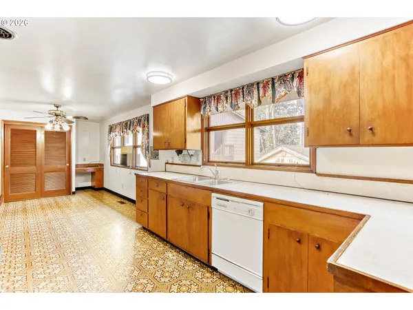 $399,900 | 16659 Southeast Powell Boulevard, Portland, OR 97236