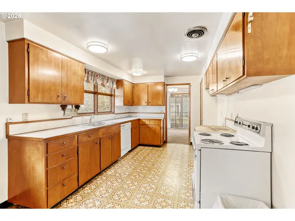 $399,900 | 16659 Southeast Powell Boulevard, Portland, OR 97236