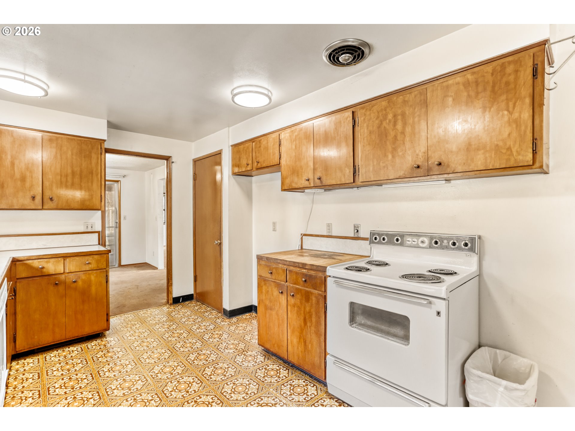 16659 Southeast Powell Boulevard Portland, OR 97236 - Photo 10 of 27 Kitchen