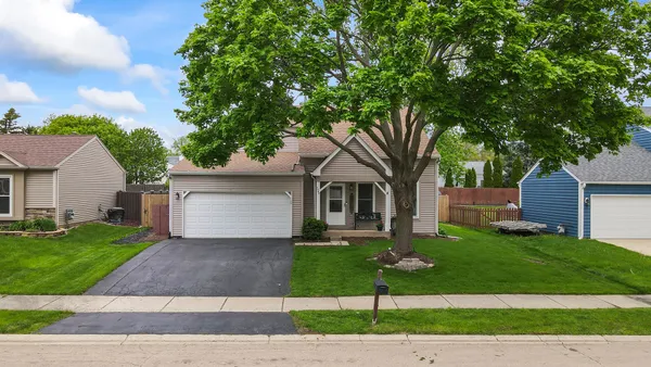 $385,000 | 2250 Bannister Lane, Aurora, IL 60504