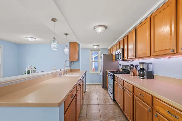 $385,000 | 2250 Bannister Lane, Aurora, IL 60504