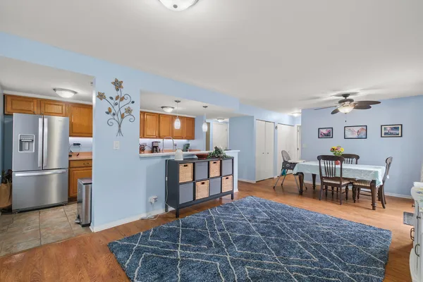 $385,000 | 2250 Bannister Lane, Aurora, IL 60504