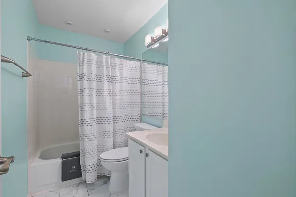 $385,000 | 2250 Bannister Lane, Aurora, IL 60504