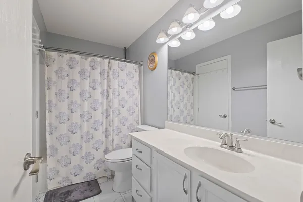 $385,000 | 2250 Bannister Lane, Aurora, IL 60504