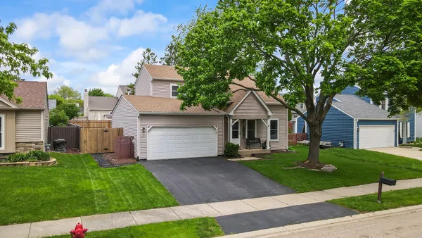 $385,000 | 2250 Bannister Lane, Aurora, IL 60504