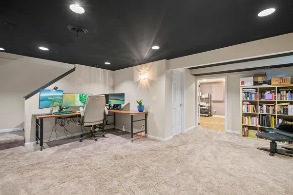 $385,000 | 2250 Bannister Lane, Aurora, IL 60504