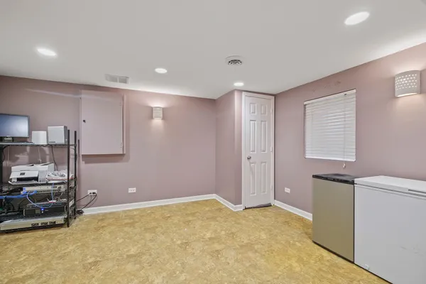 $385,000 | 2250 Bannister Lane, Aurora, IL 60504