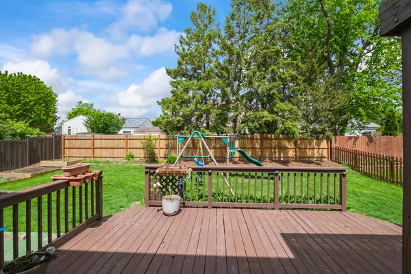 $385,000 | 2250 Bannister Lane, Aurora, IL 60504
