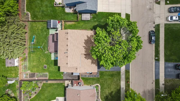 $385,000 | 2250 Bannister Lane, Aurora, IL 60504