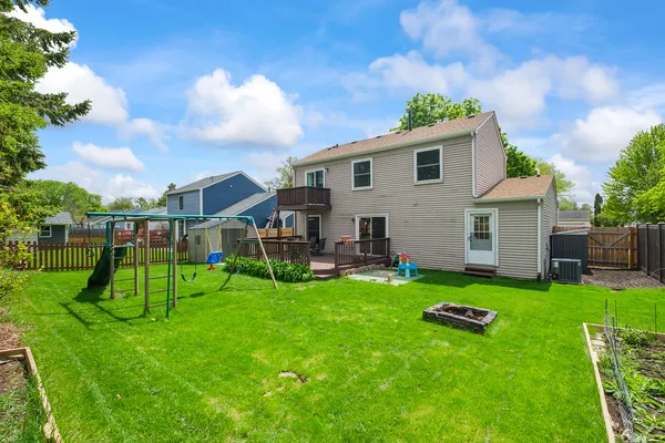 $385,000 | 2250 Bannister Lane, Aurora, IL 60504