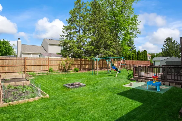 $385,000 | 2250 Bannister Lane, Aurora, IL 60504