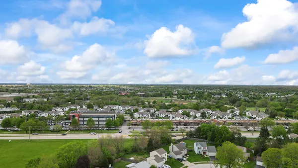 $385,000 | 2250 Bannister Lane, Aurora, IL 60504