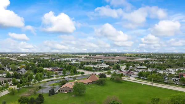 $385,000 | 2250 Bannister Lane, Aurora, IL 60504