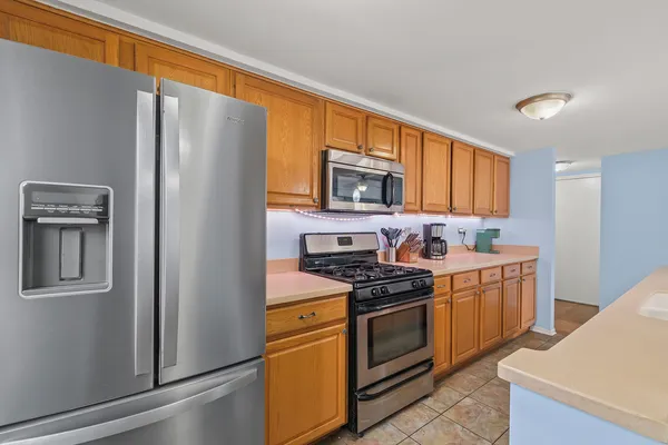 $385,000 | 2250 Bannister Lane, Aurora, IL 60504