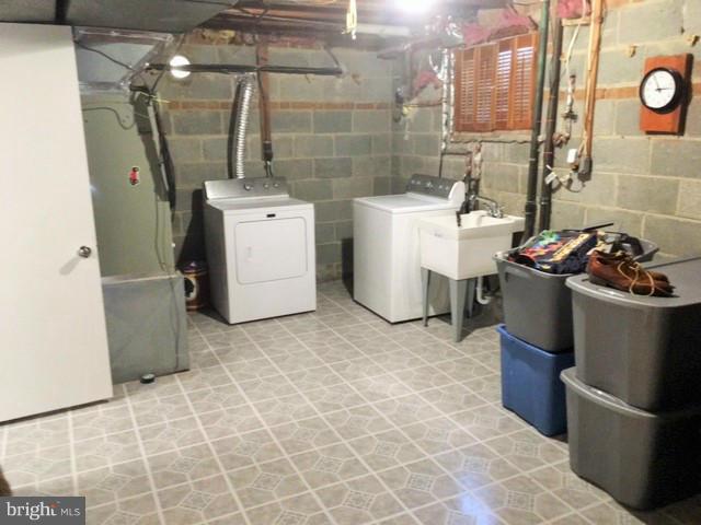 8506 Schultz Road Clinton, MD 20735 - Photo 22 of 30 a utility room with dryer and washer