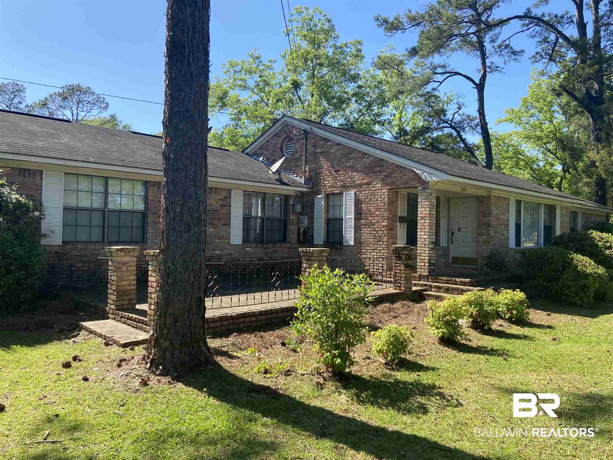 514 Simmons Street Brewton, AL 36426 - Photo 2 of 23