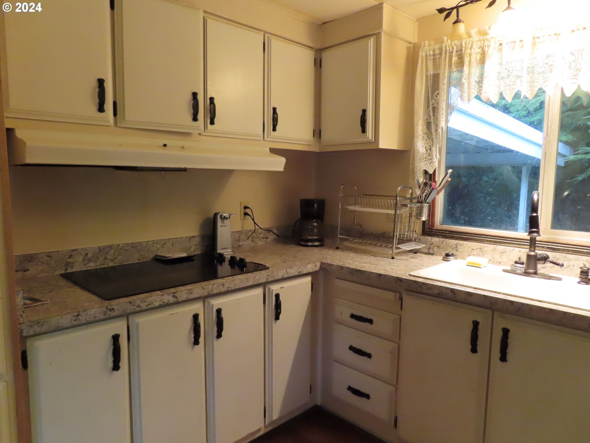 888 Vista Court Reedsport, OR 97467 - Photo 10 of 24 Gallery Image 10