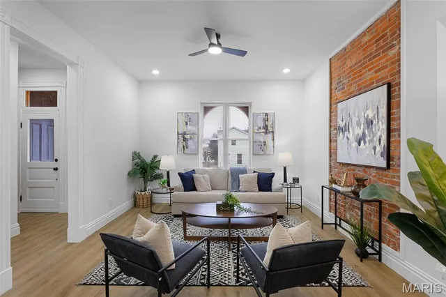 $399,000 | 6823 Minnesota Avenue, St. Louis, MO 63111