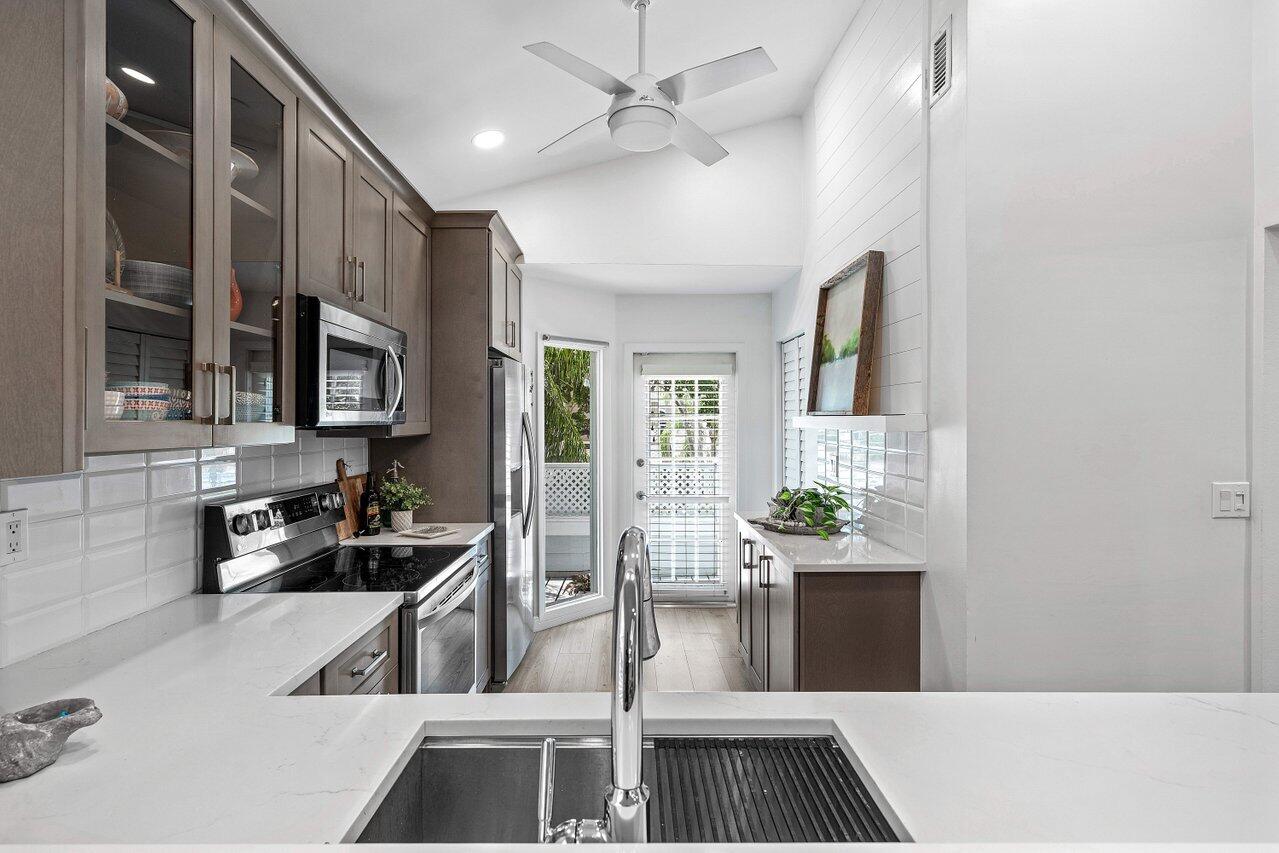 5336 Buckhead Circle, Unit 2020 Boca Raton, FL 33431 - Photo 14 of 45 014-5336BuckheadCircle-BocaRaton-FL-3348