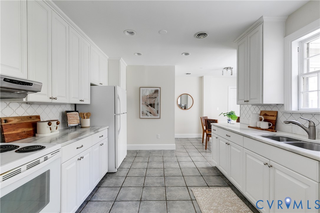 609 Baldwin Road Henrico, VA 23229 - Photo 17 of 50 a kitchen with stainless steel appliances a sink stove and cabinets