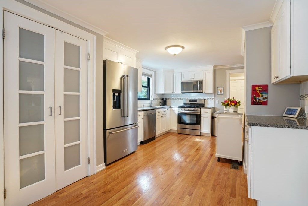 10 Ellery Road Waltham, MA 02453 - Photo 6 of 24 Gallery Image 6