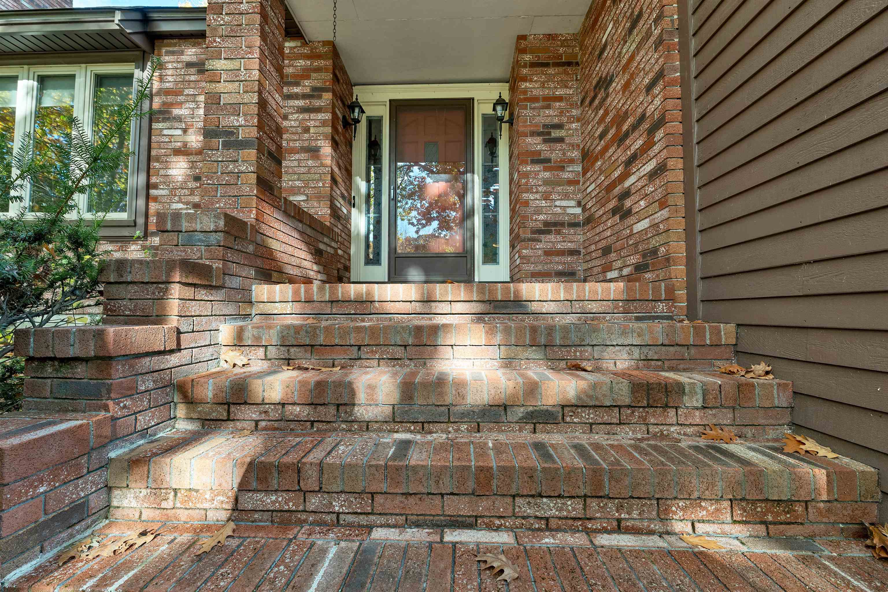 11 Teague Drive Salem, NH 03079 - Photo 3 of 33