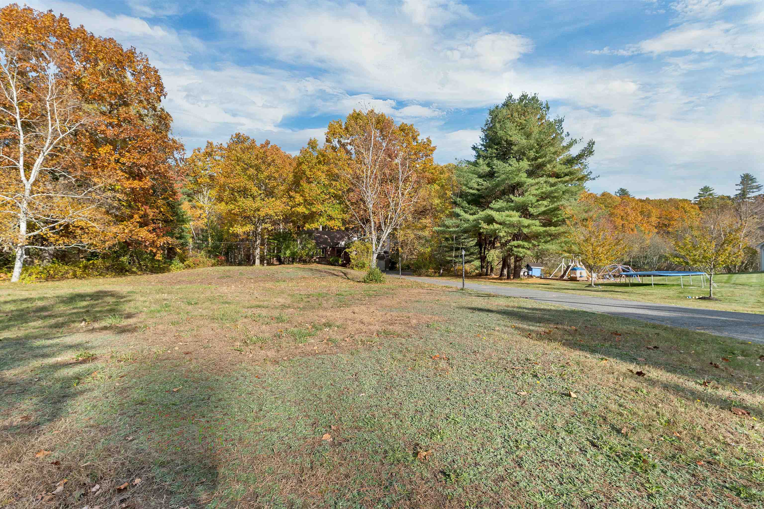 11 Teague Drive Salem, NH 03079 - Photo 10 of 33