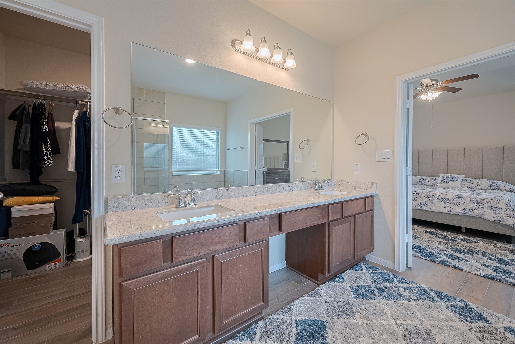 5802 Ashland Lane Pasadena, TX 77505 - Photo 38 of 50 a en suite bathroom with a sink and a mirror