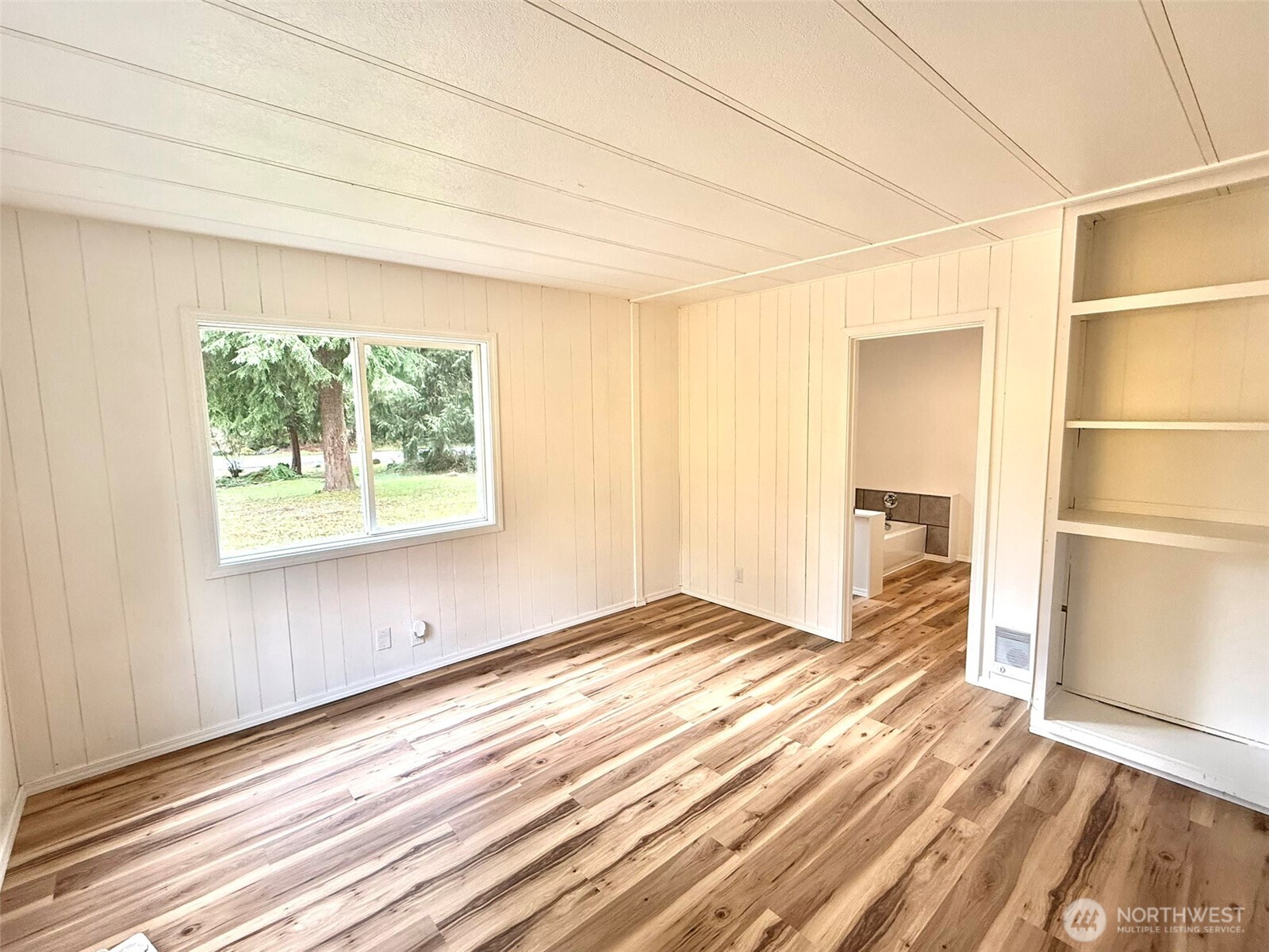 22513 South Forest Loop Road Granite Falls, WA 98252 - Photo 20 of 39 a view of an empty room and window