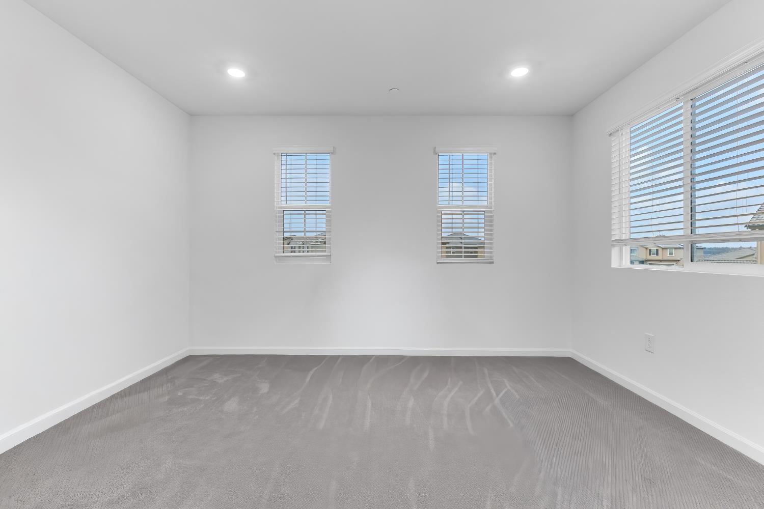 3600 Pride Way Stockton, CA 95212 - Photo 21 of 50 an empty room with a window