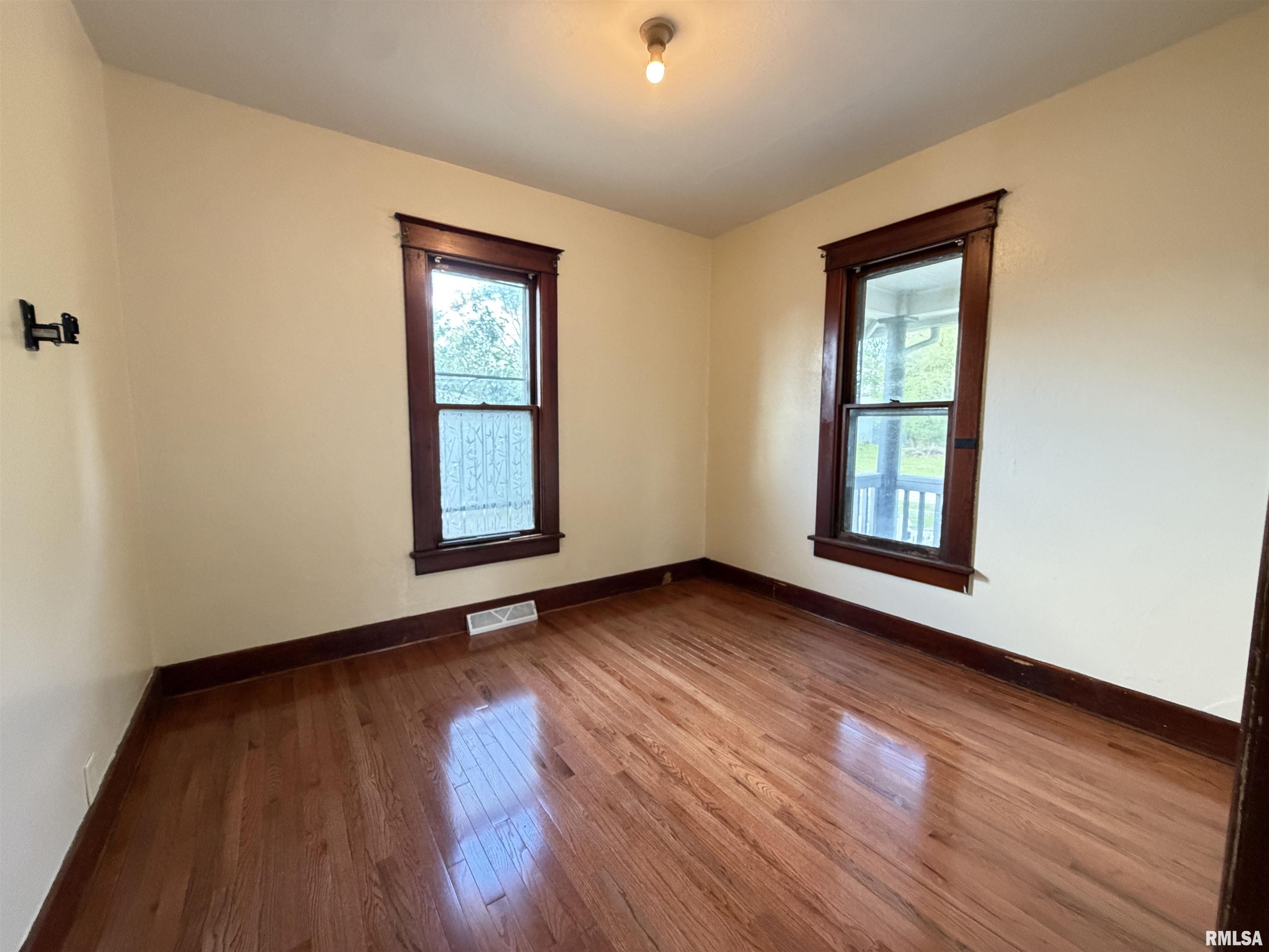 215 South Fulton Street Avon, IL 61415 - Photo 12 of 25