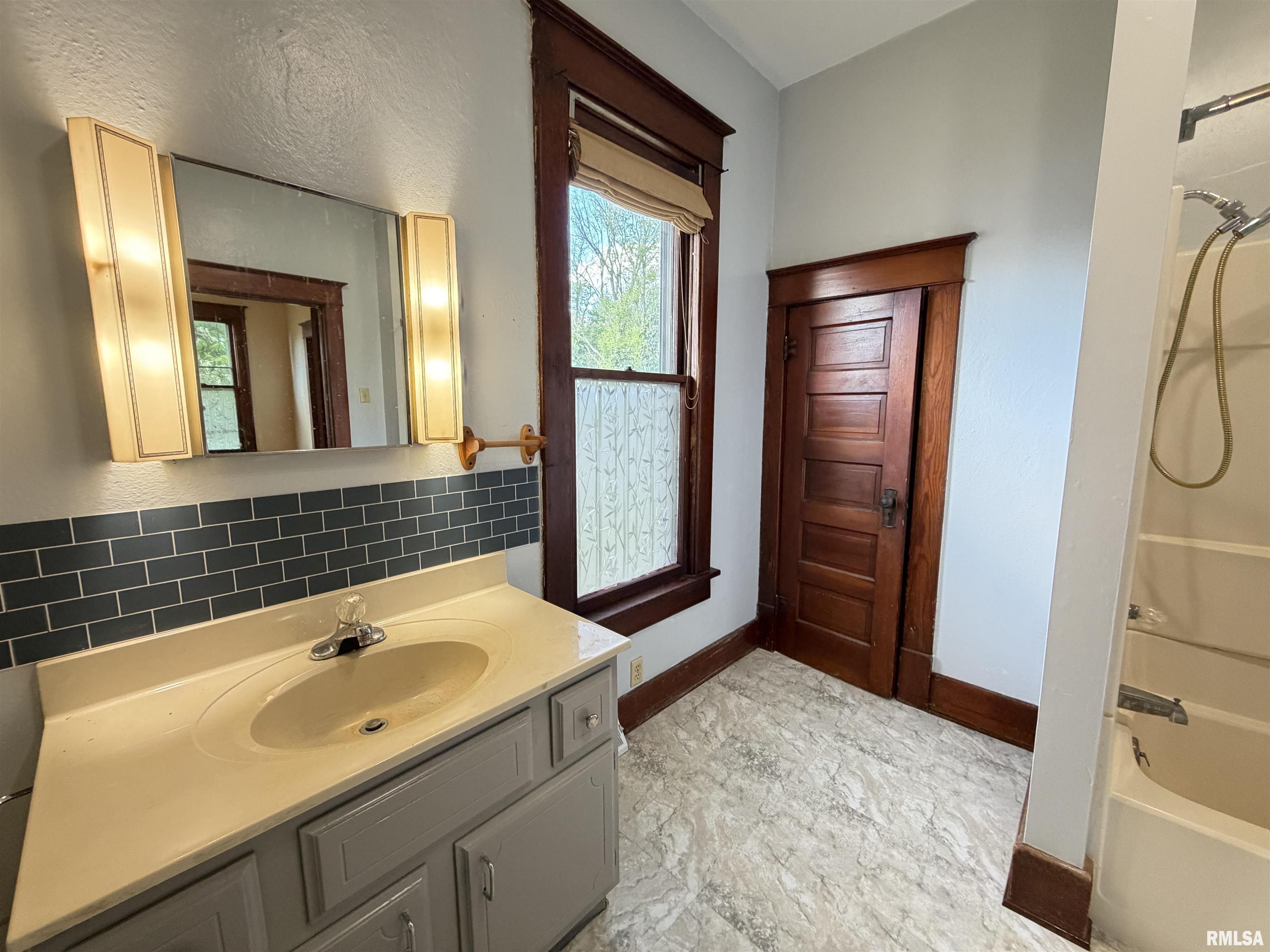 215 South Fulton Street Avon, IL 61415 - Photo 20 of 25