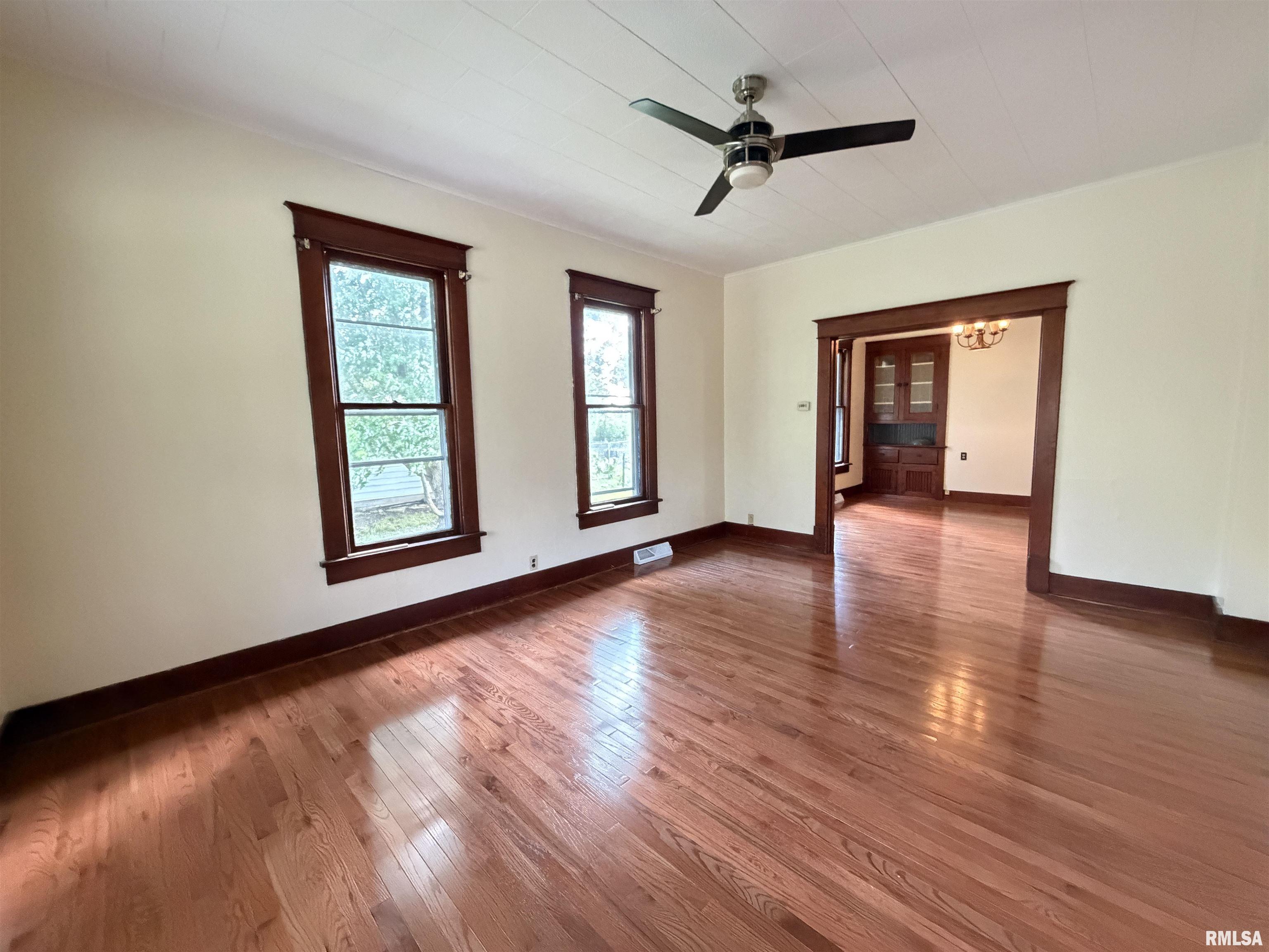 215 South Fulton Street Avon, IL 61415 - Photo 8 of 25