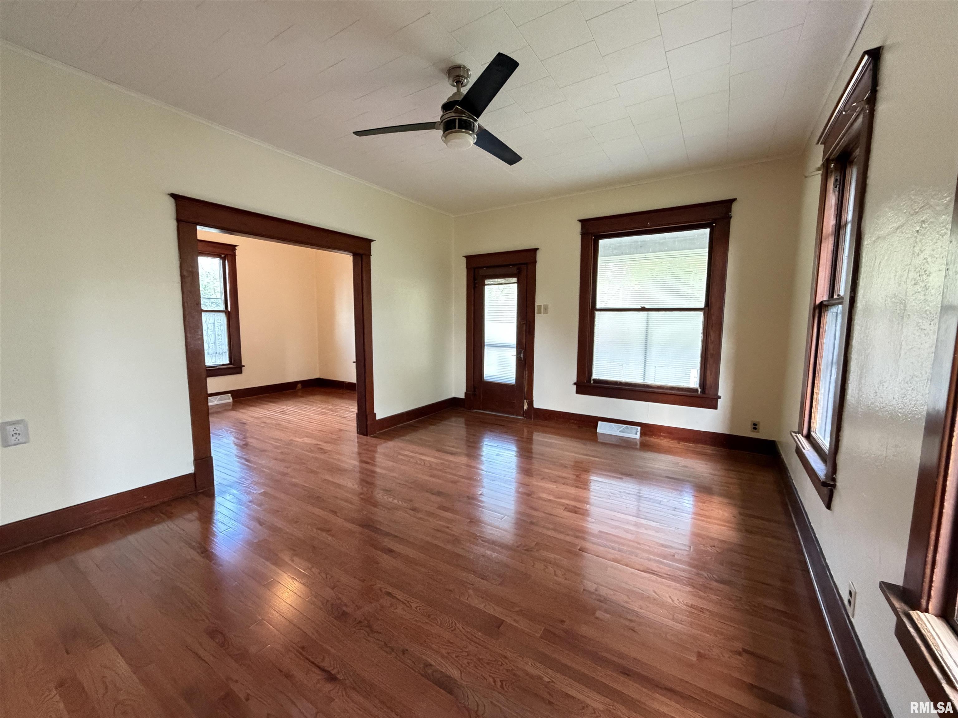 215 South Fulton Street Avon, IL 61415 - Photo 10 of 25