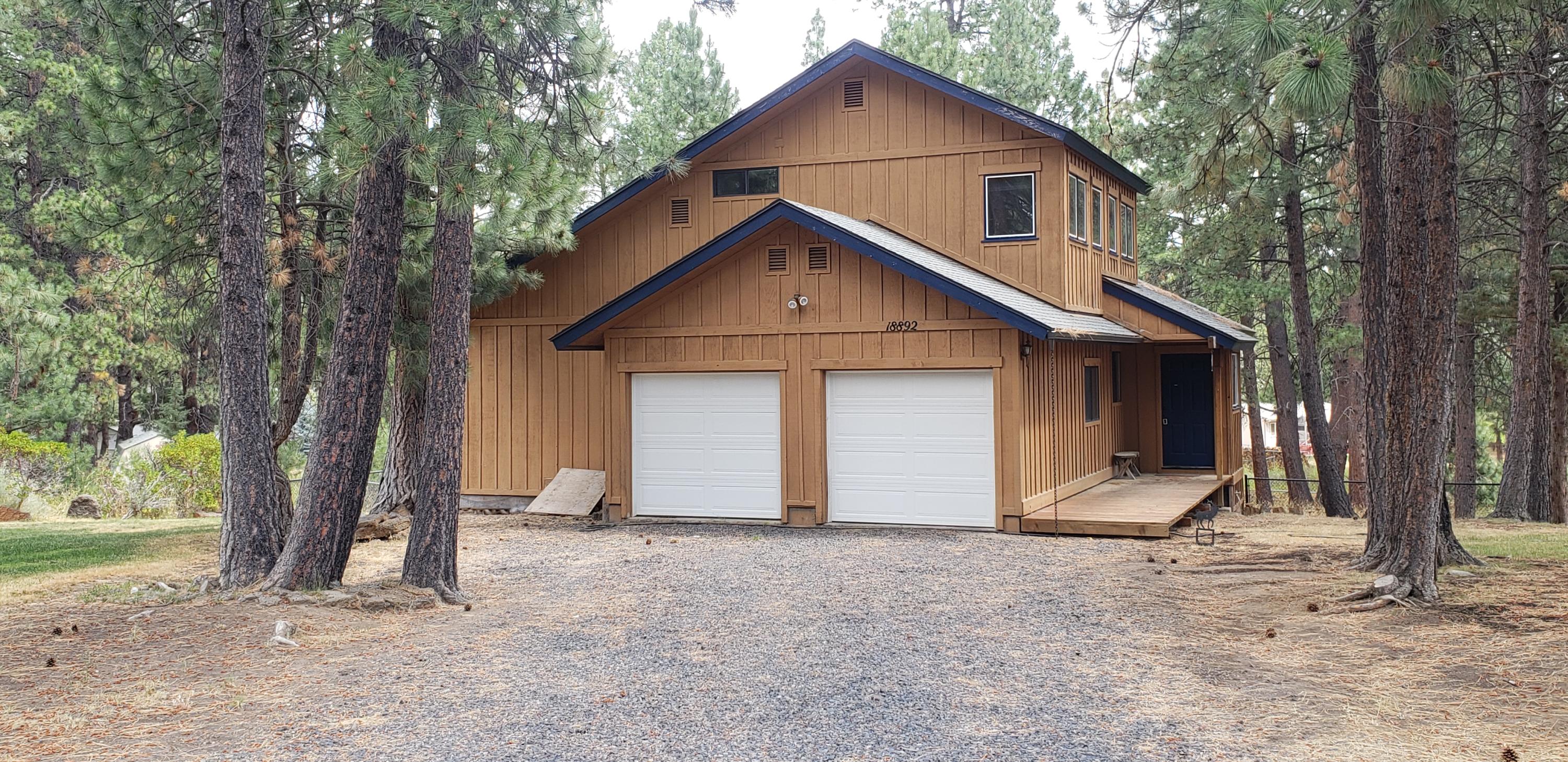 18892 Choctaw Road Bend, OR 97702 - Photo 9 of 26 Front driveway