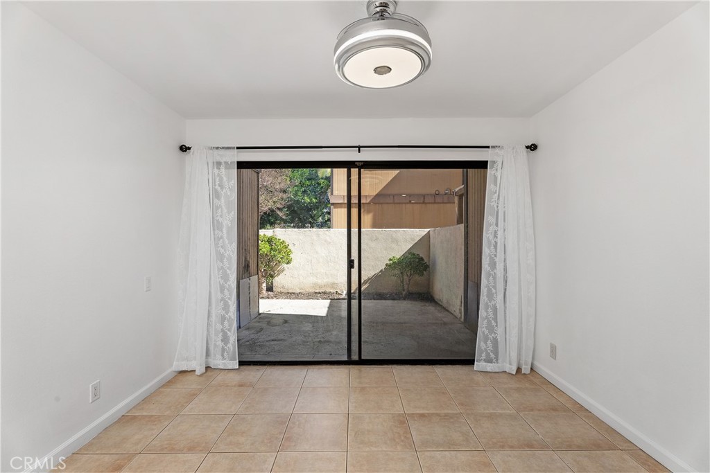 1381 South Walnut Street, Unit 2101 Anaheim, CA 92802 - Photo 6 of 29 Dinging room