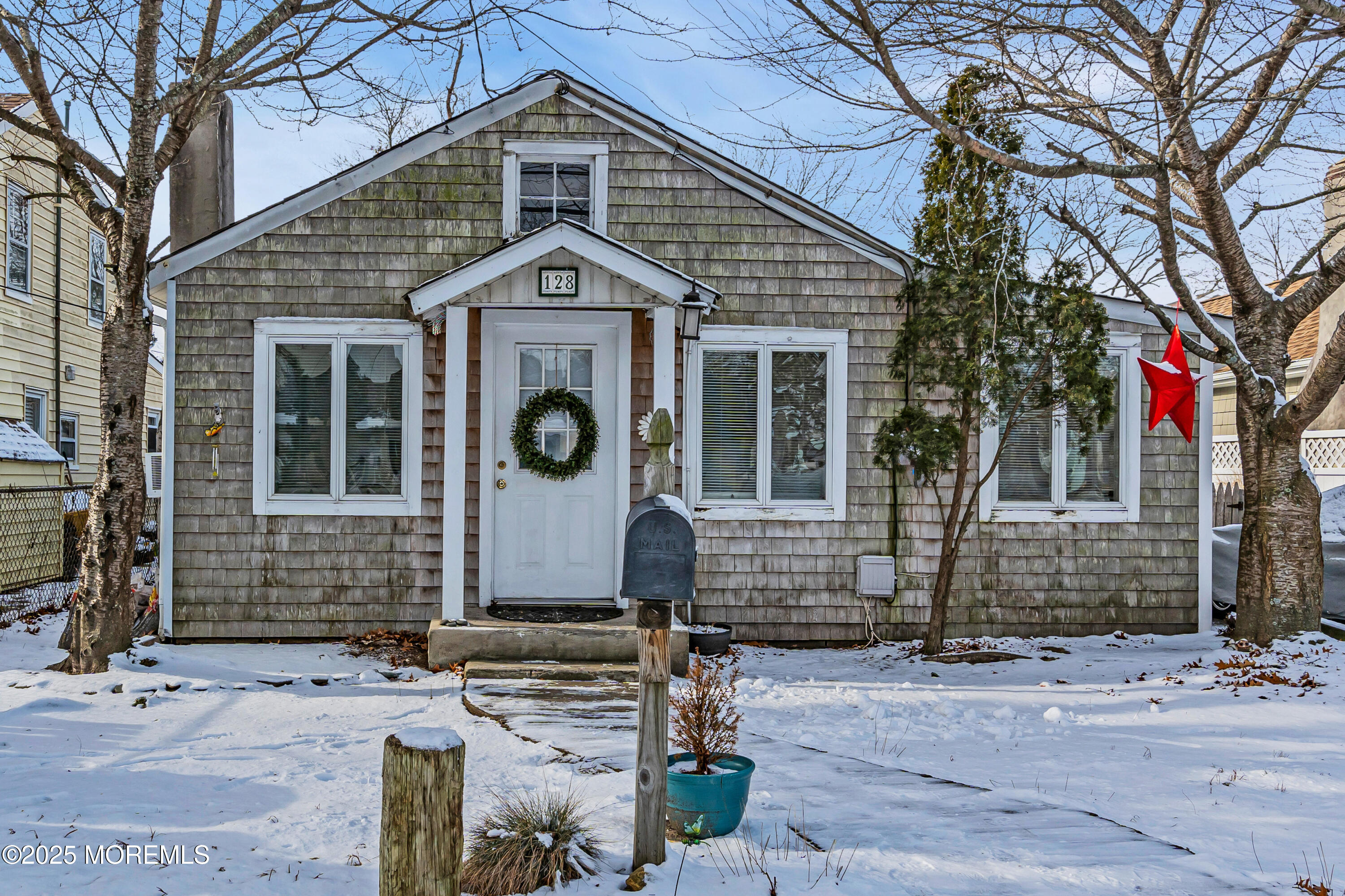 128 Pinehurst Road Brick, NJ 08723 - Photo 1 of 19 a front view of a house with garden