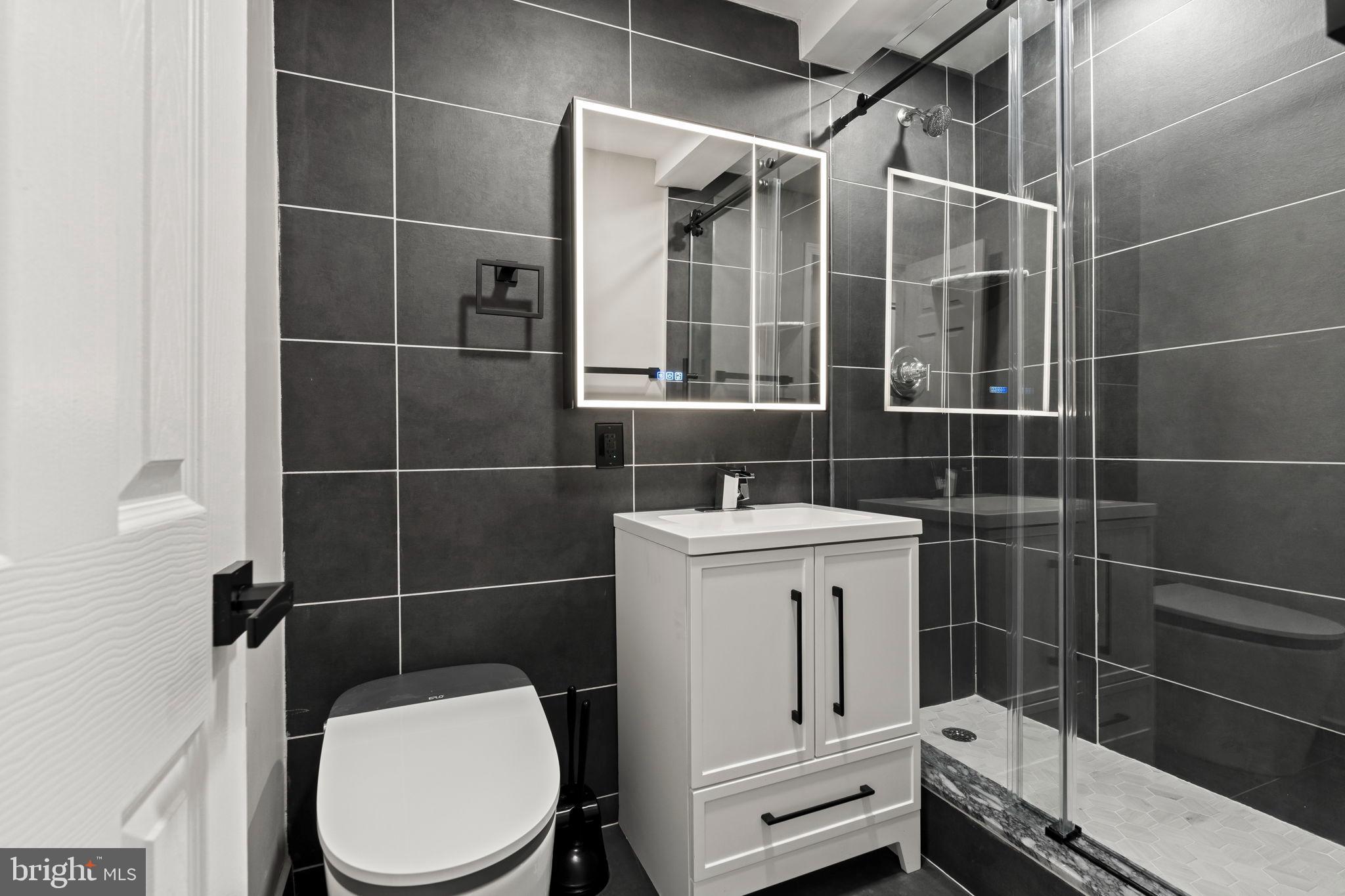 1600 Hagys Ford Road, Unit 3Y Narberth, PA 19072 - Photo 12 of 38 a bathroom with a toilet and a shower