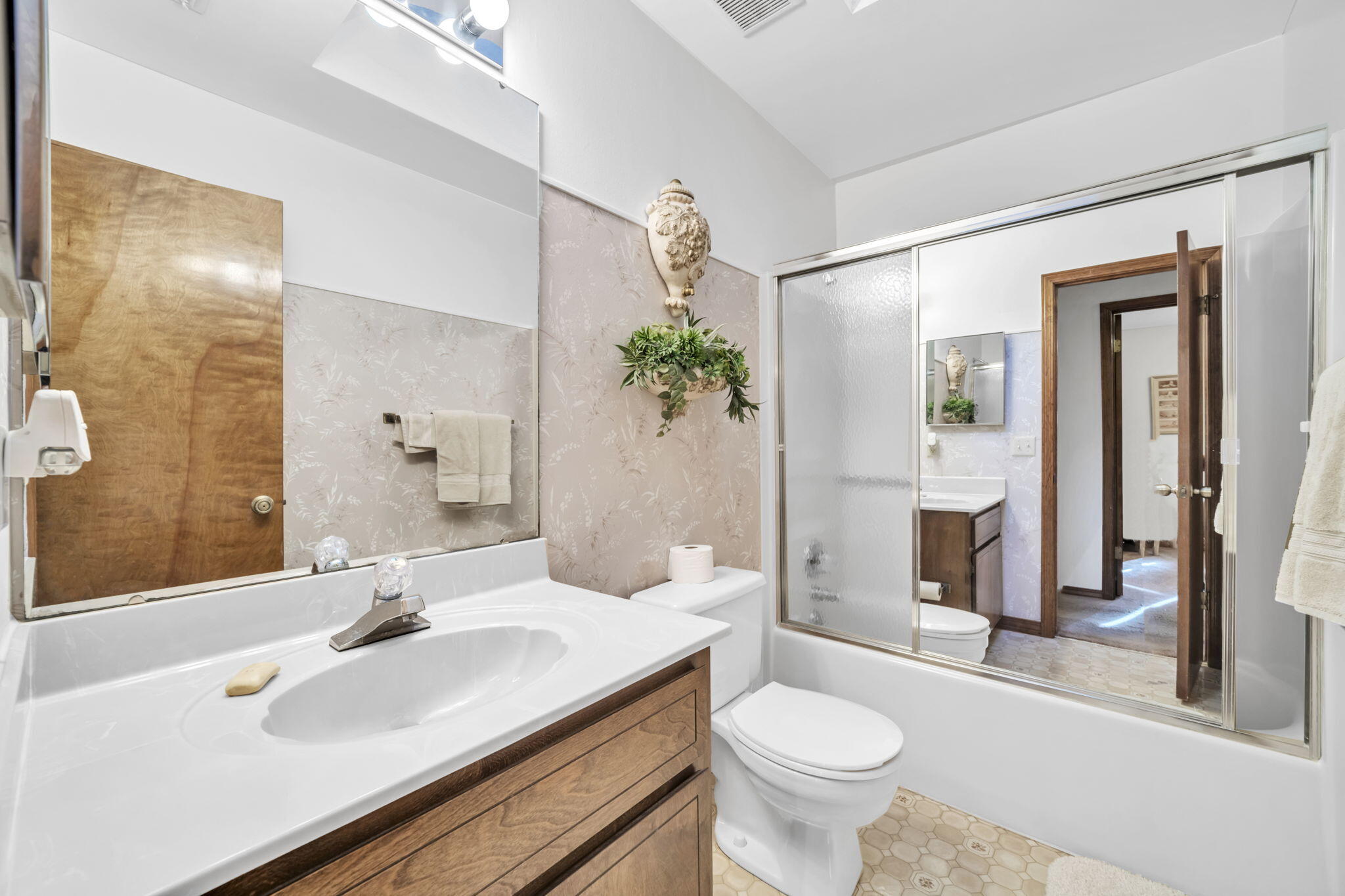 392 Evergreen Circle Destin, FL 32541 - Photo 20 of 32 a bathroom with a sink and a mirror