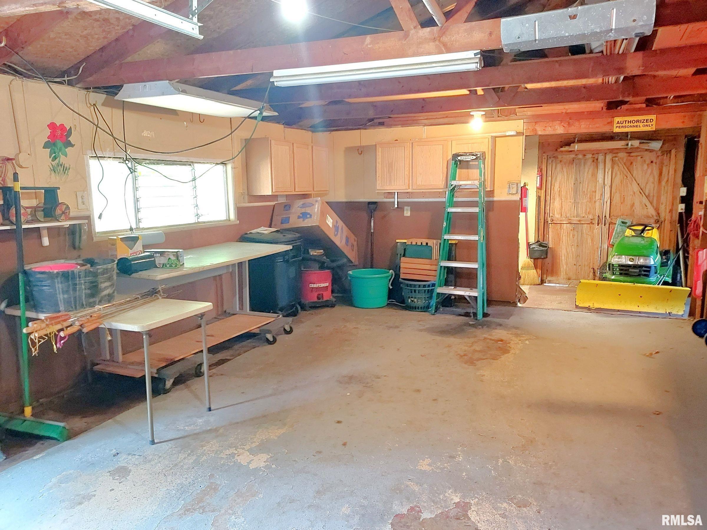 6707 33rd Street Moline, IL 61265 - Photo 3 of 40 Gallery Image 3