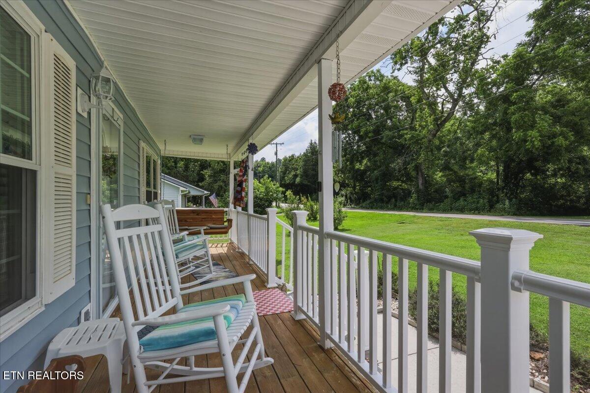 2042 Dutch Valley Road Clinton, TN 37716 - Photo 7 of 26 04-030_1I2A3343