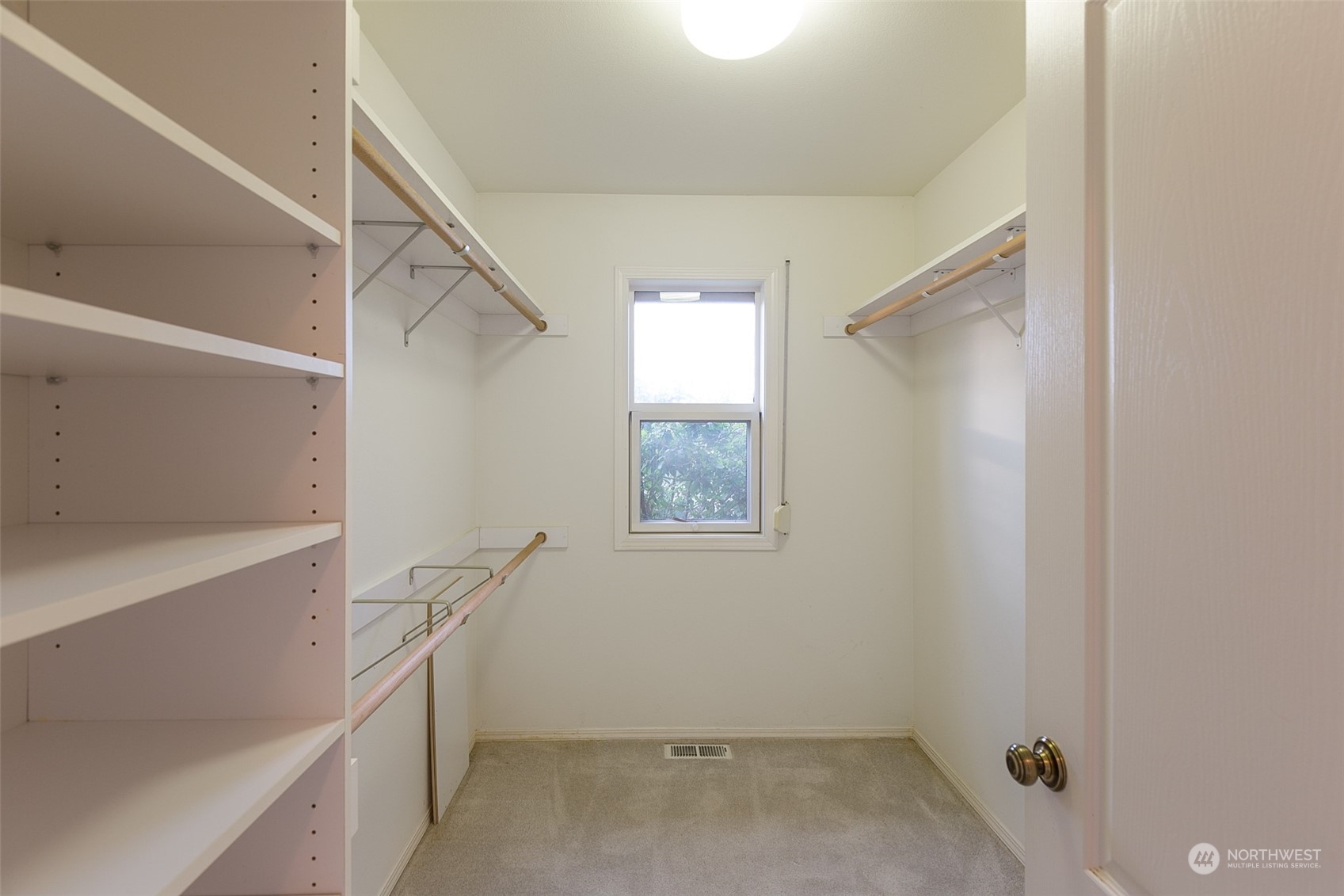 193 Mariners Point Road Sequim, WA 98382 - Photo 13 of 36 a view of room