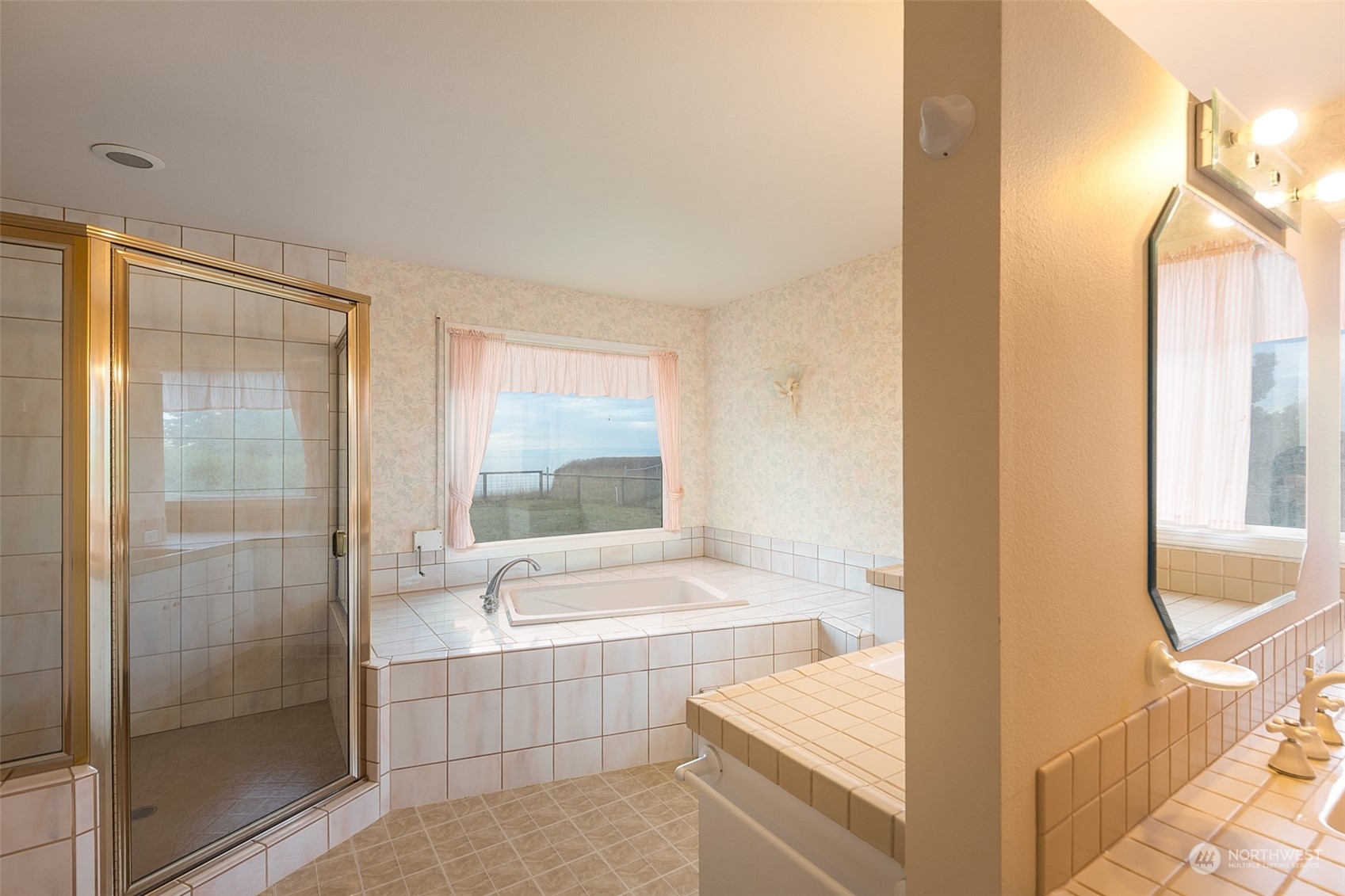 193 Mariners Point Road Sequim, WA 98382 - Photo 15 of 36 a bathroom with a tub shower and sink